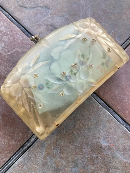 Vintage Yellow Lucite Floral Clutch with jewelry - Picture 9 of 9